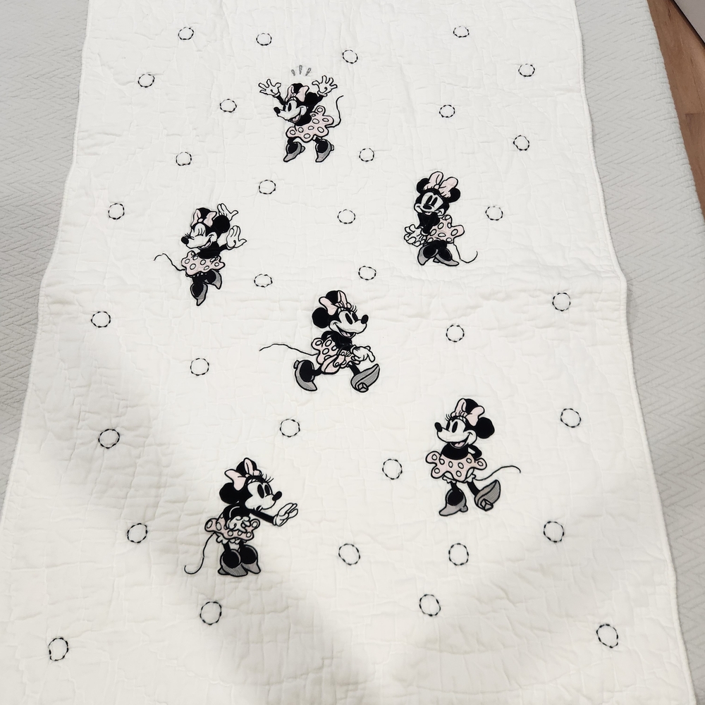 Disney White and Black Minnie Mouse Quilt